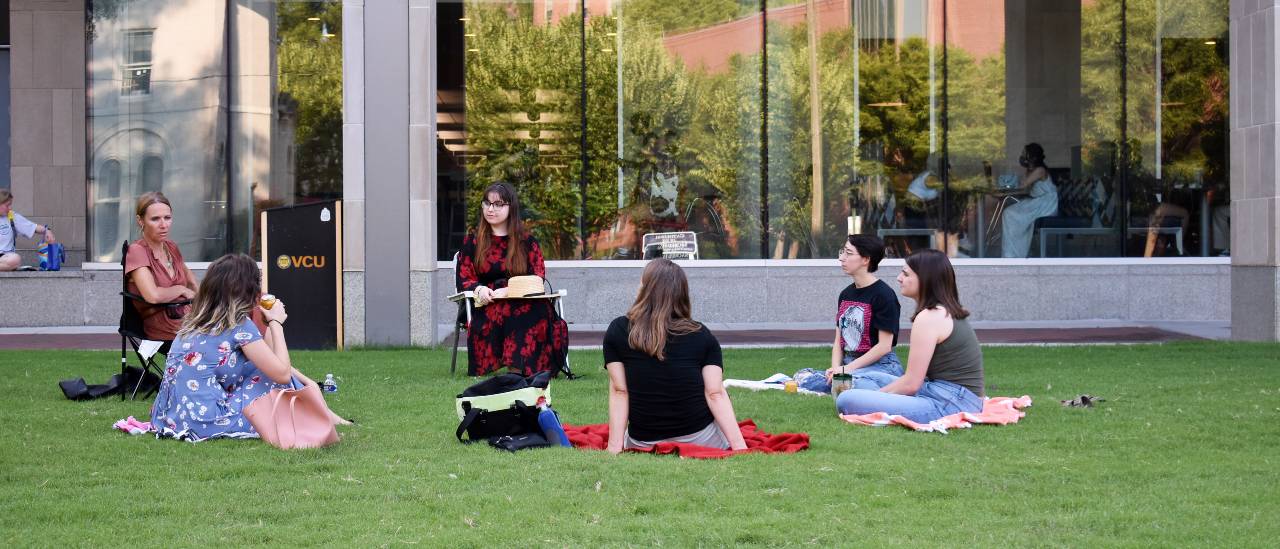 ma history students at orientation outside on library lawn