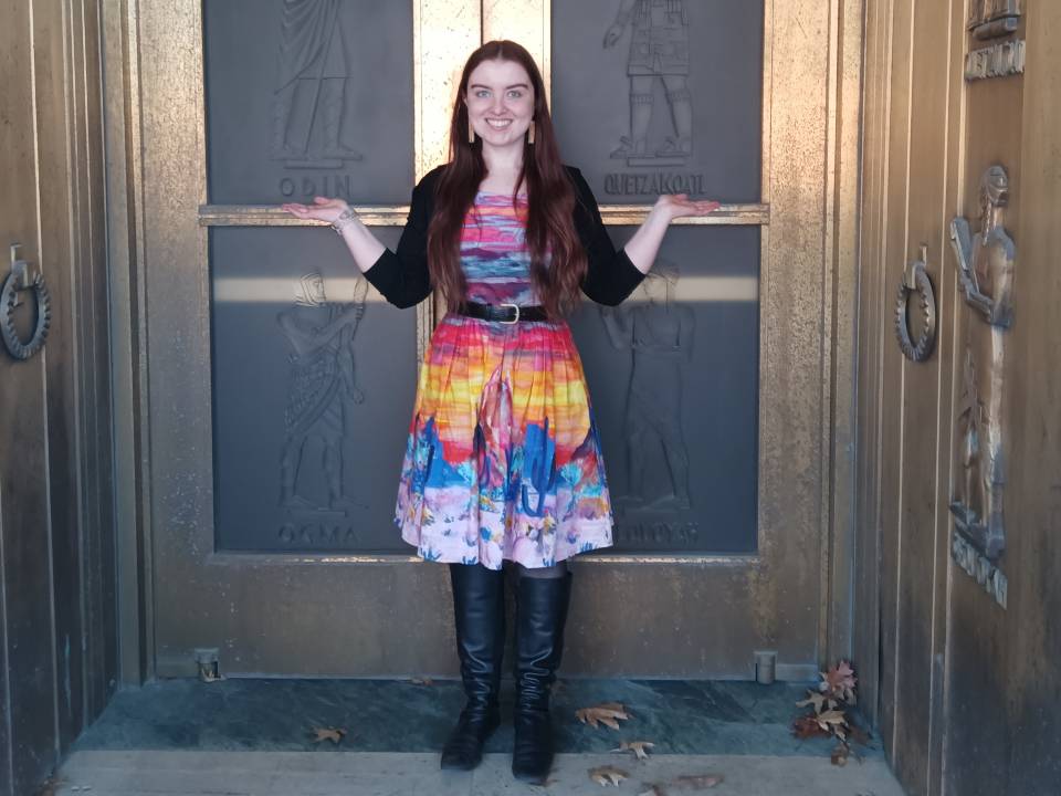 rebecca rose standing in front of the doors to the library of congress